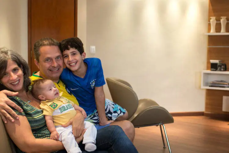 
	Eduardo Campos junto com a mulher Renata Campos e dois dos seus cinco filhos
 (Divulgação/PSB)