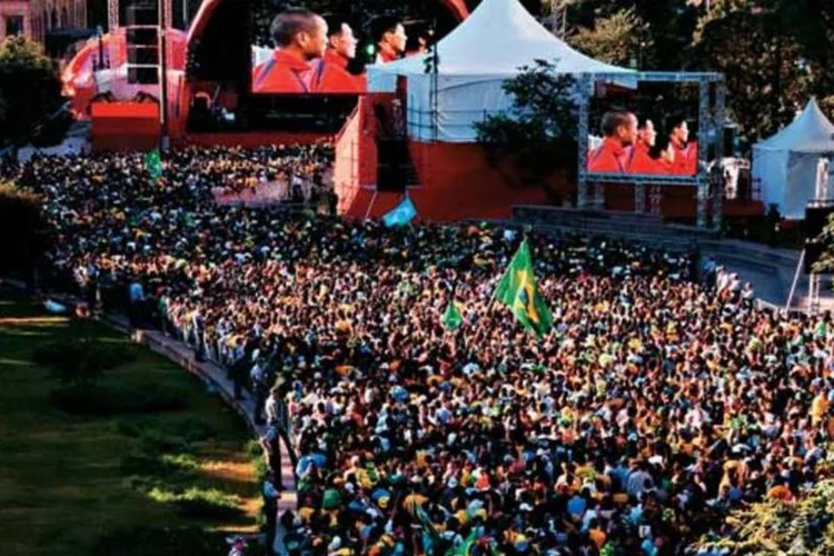 
	Fan Fest da Fifa em S&atilde;o Paulo durante a Copa de 2010: neste ano, em S&atilde;o Paulo, o evento acontecer&aacute; no Vale do Anhangaba&uacute;
 (Marcel Maia /Demotix/Corbis)