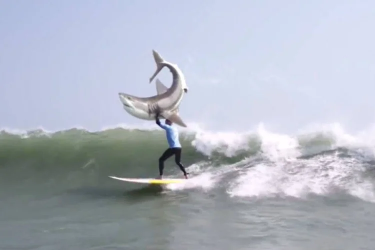 Comercial do KFC: piada com ataque de tubarão a Mick Fanning (Reprodução)