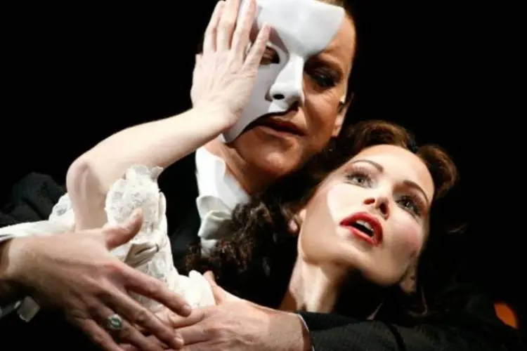 Cena de "O fantasma da Ópera": aos 45 anos, Saulo Vasconcelos ostenta um currículo que seria invejável até mesmo na Broadway (Simon Fergusson/Getty Images)
