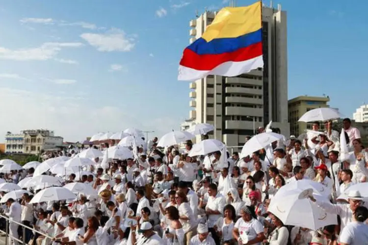 
	Acordo de paz: segundo a Ipsos, no in&iacute;cio de setembro 53% dos questionados diziam que iriam votar no referendo
 (John Vizcaino / Reuters)