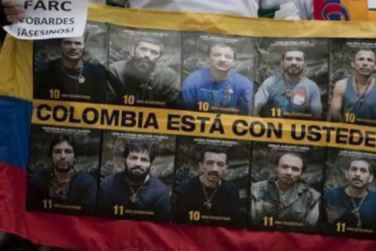 Os reféns que serão libertados são quatro militares e seis policiais que estão há entre 13 e 14 anos no poder das Farc (Luis Acosta/AFP)