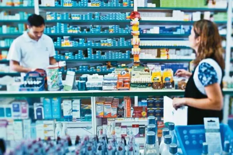 Farmácia em Campinas: para o presidente do conselho, existe uma ideia errada, reforçada por interesses comerciais, de que medicamentos sem receita não fazem mal (Germano Lüders/EXAME.com)