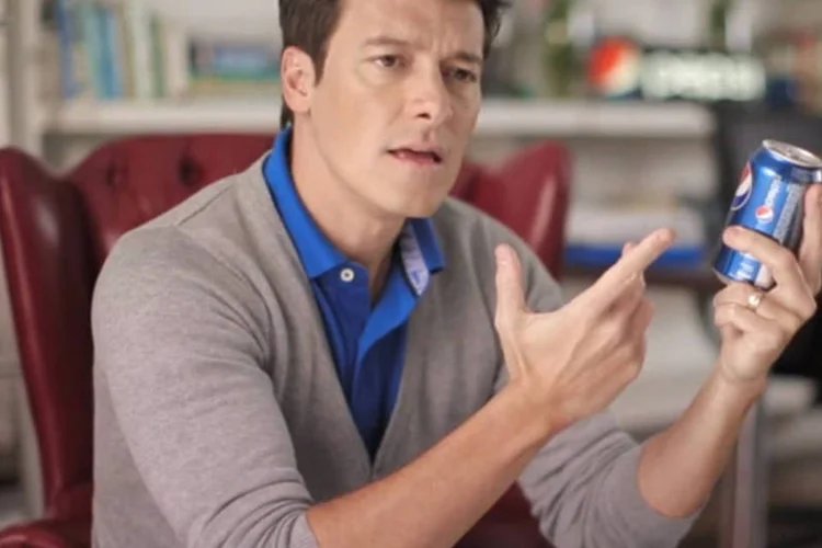 Rodrigo Faro em nova campanha da Pepsi: Faro filosofa sobre a função dos limões de Pepsi e as verdades inconvenientes do mundo (Reprodução)