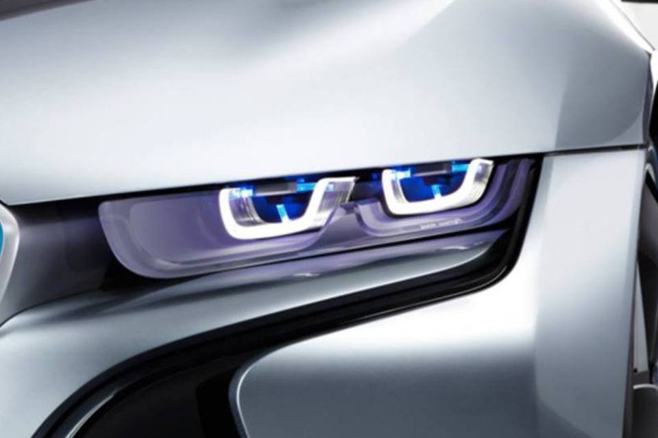 BMW pode lançar faróis com luzes de laser