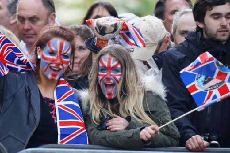 No Hyde Park de Londres, telões gigantes exibiam imagens do dia para o público (Getty Images)