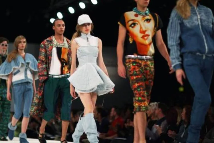 ONGs fizeram um protesto por maior participação de modelos negros na semana de moda (Dan Kitwood/Getty Images)