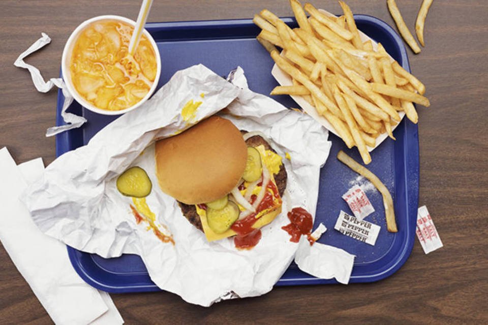 Estudo alerta para químico nocivo em comida de fast food