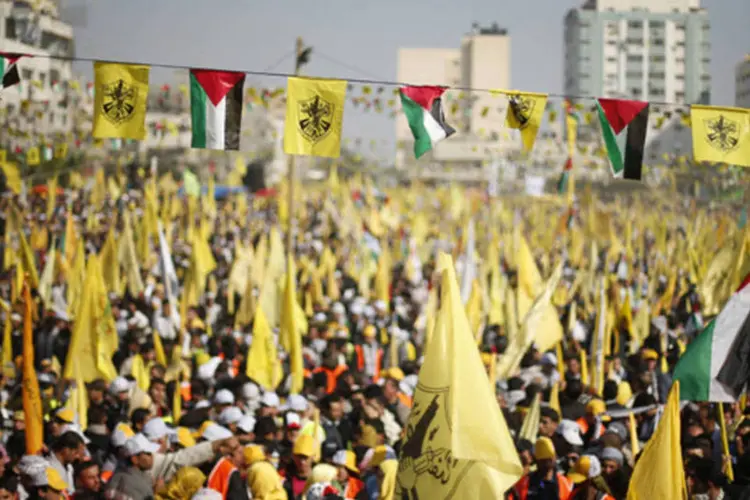 Palestinos participam de manifestação para comemorar os 48 anos da fundação do movimento Fatah, na Cidade de Gaza (Suhaib Salem/Reuters)