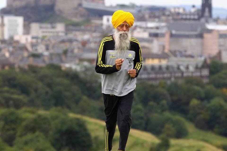 Aos 100 anos, Fauja Singh é homem mais velho a completar prova de 42km