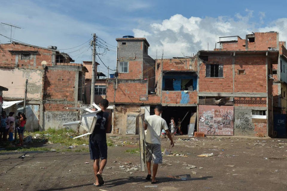 Crise empurra 3,7 milhões de volta para fora da classe C