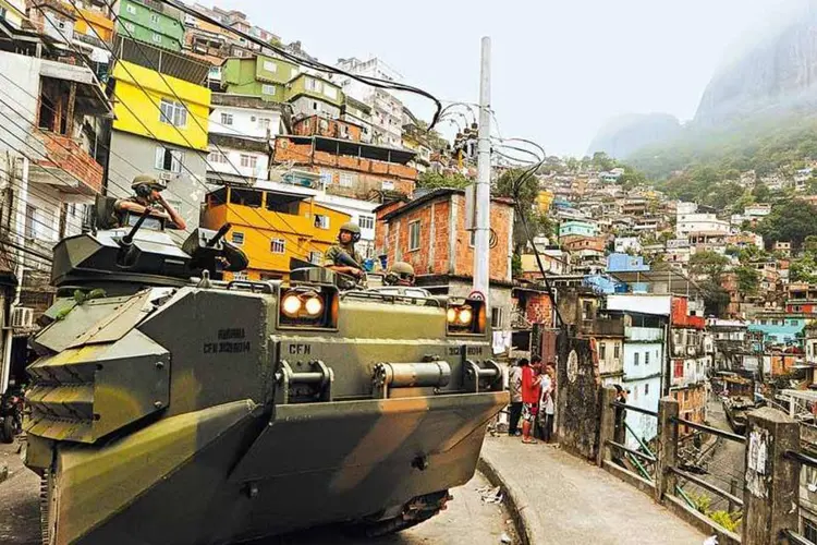 Favela no Rio de Janeiro: mata-se mais no Brasil do que em guerras (ANTONIO SCORZA/AFP PHOTO)