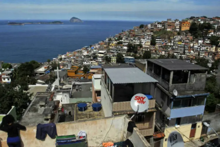 
	Vista de favela no morro do Vidigal, no Rio de Janeiro
 (REUTERS/Pilar Olivares)