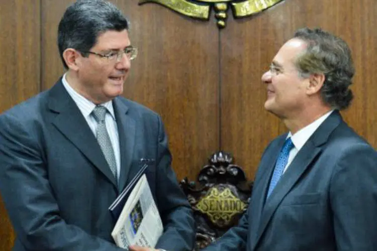 O ministro da Fazenda, Joaquim Levy, reúne-se com o presidente do Senado, Renan Calheiros, e líderes da base do governo  (Agência Brasil/ Antonio Cruz)