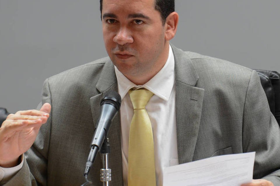 Governo extingue 101  cargos e funções comissionadas