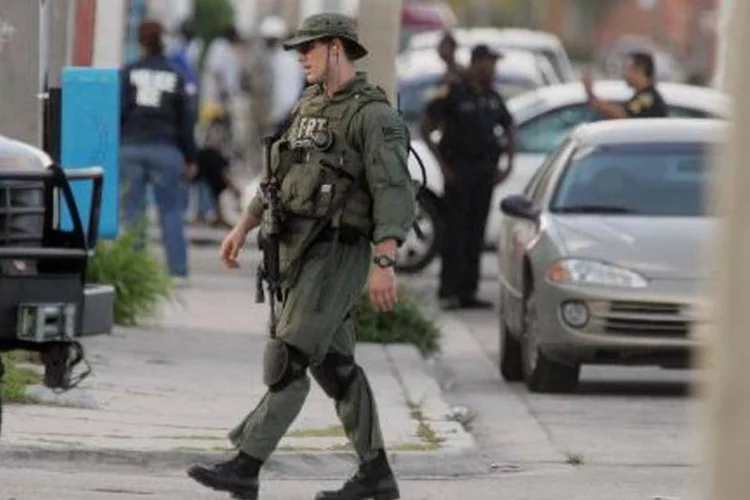 Tiroteio que aconteceu por volta das 2h em Miami deixou 2 mortos e vários feridos (Joe Raedle / AFP)