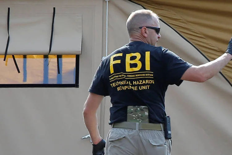 Investigador do FBI no local de massacre na boate gay Pulse, em Orlando, dia 13/06/2016 (Jim Young/Reuters)