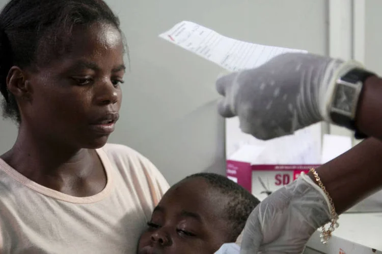 
	Febre amarela: a imuniza&ccedil;&atilde;o parcial &eacute; usada como uma medida pontual e de curto prazo &agrave; espera da chegada de mais medicamentos
 (Herculano Coroado / Reuters)