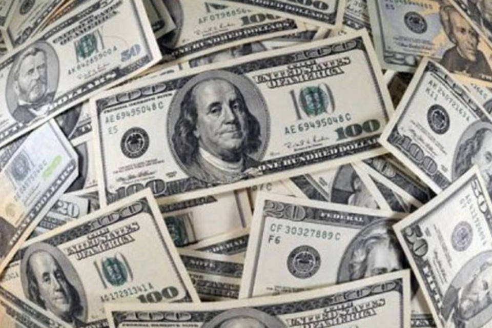 Dólar cai a R$ 1,556 após alta motivada por Mantega