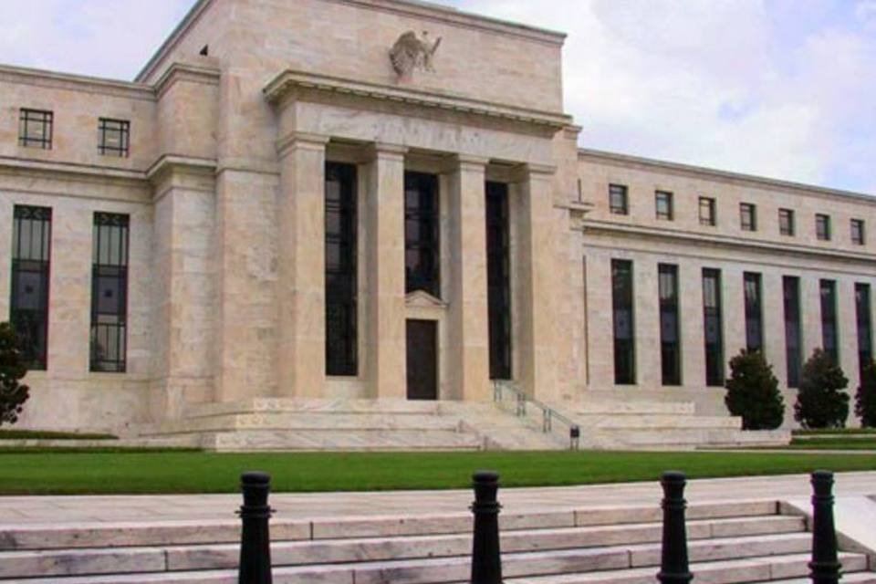 Fed revisa projeções para PIB, desemprego e inflação