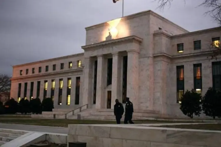 
	Fachada do pr&eacute;dio do Federal Reserve, em Washington: o banco afirmou que o programa de est&iacute;mulo deve ocorrer at&eacute; o fim de 2013
 (Mark Wilson/Getty Images)