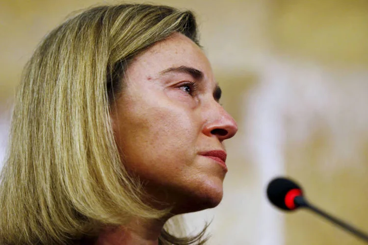 
	Mogherini: &quot;Iremos continuar a agir como uma for&ccedil;a pela paz, um provedor de seguran&ccedil;a, e um apoiador de coopera&ccedil;&atilde;o internacional e multilateralismo&quot;
 (Muhammad Hamed / Reuters)