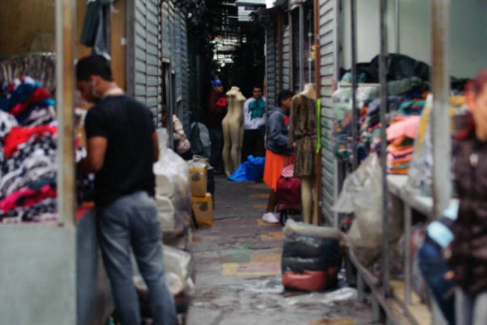 Comerciantes da Feira da Madrugada fazem protesto