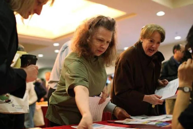 Feira de emprego nos EUA: pedidos na semana ficaram no menor nível desde julho de 2008 (Justin Sullivan/Getty Images)