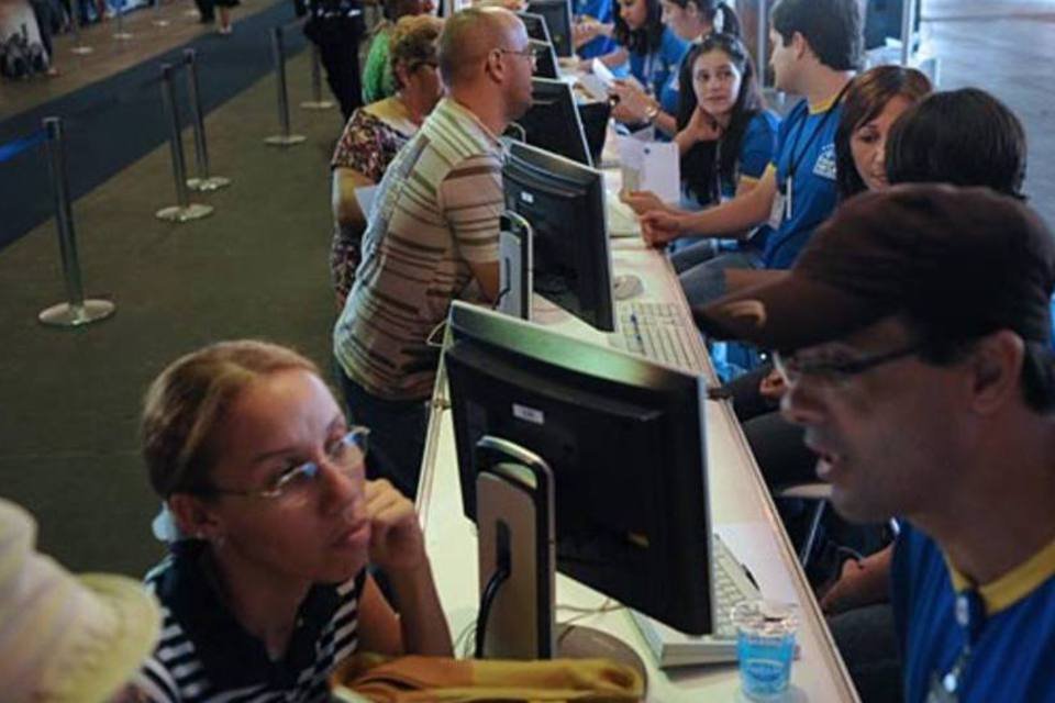 CEF bloqueou transferência de cédulas e nega prejuízo