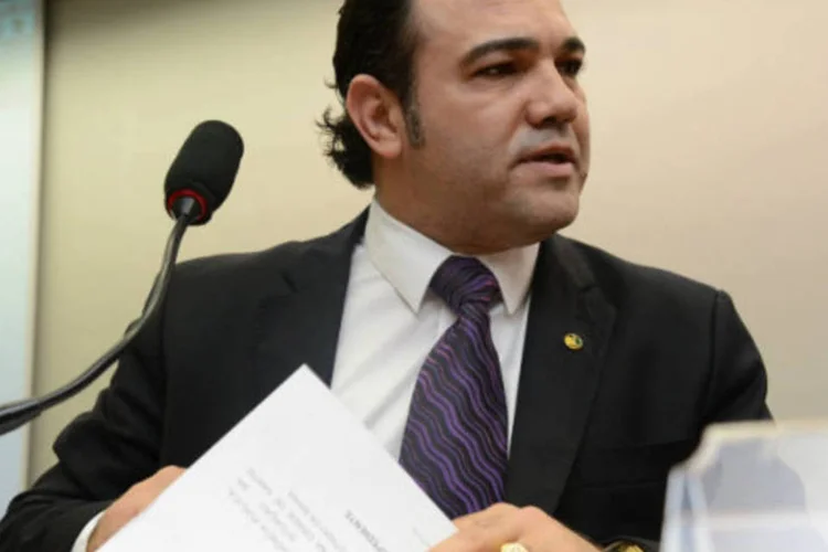 
	Marco Feliciano (PSC-SP): a vice-presidente da Comiss&atilde;o de Direitos Humanos e Minorias (CDHM), a deputa evang&eacute;lica Ant&ocirc;nia L&uacute;cia (PSC-AC), desistiu de renunciar do cargo.
 (Fabio Rodrigues Pozzebom/ABr)