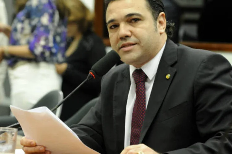 
	Marco Feliciano: &quot;N&atilde;o renuncio de jeito nenhum. O que os l&iacute;deres podem fazer com a minha vida? Eu fui eleito pelo voto popular e pelo voto do colegiado&quot;, disse o deputado
 (Alexandra Martins / Câmara dos Deputados)