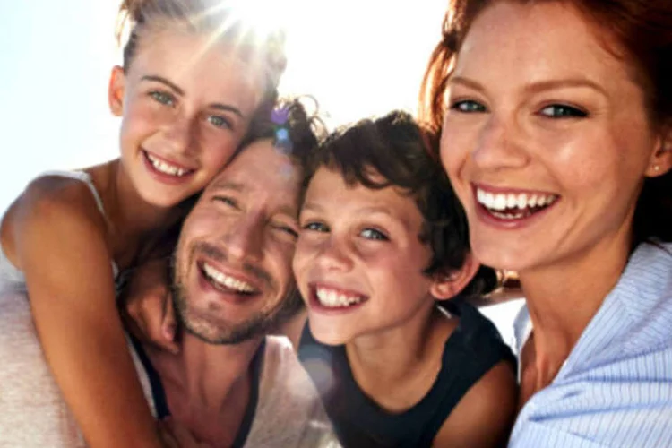 
	Fam&iacute;lia: Os pais devem come&ccedil;ar a educar os filhos desde cedo para que eles conquistem a independ&ecirc;ncia financeira
 (Getty Images)