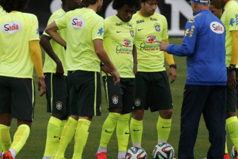 Felipão testa opções no último treino antes da semifinal