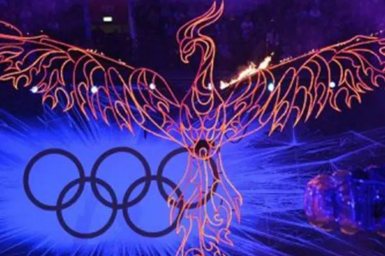 Fênix é representada ao lado dos anéis olímpicos na cerimônia de encerramento dos Jogos Olímpicos de Londres
 (Saeed Khan/AFP)