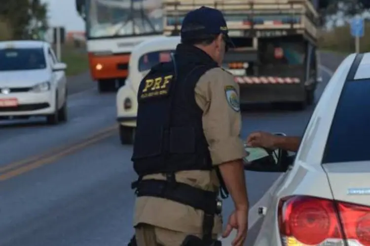 
	Feriado: patrulhamento recolheu 410 ve&iacute;culos que apresentavam irregularidades e registrou 41 mil autua&ccedil;&otilde;es por infra&ccedil;&otilde;es de tr&acirc;nsito
 (Marcello Casal Jr/Agência Brasil/Agência Brasil)