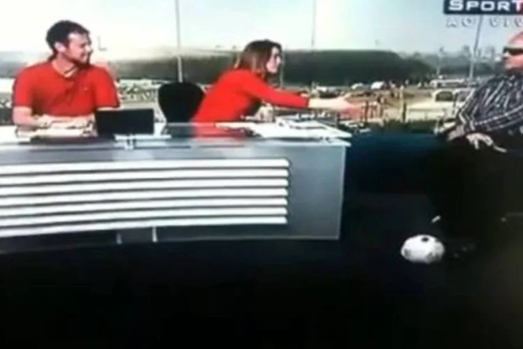 Fernanda estende a mão para convidado cego antes de perceber que ele não notaria gesto