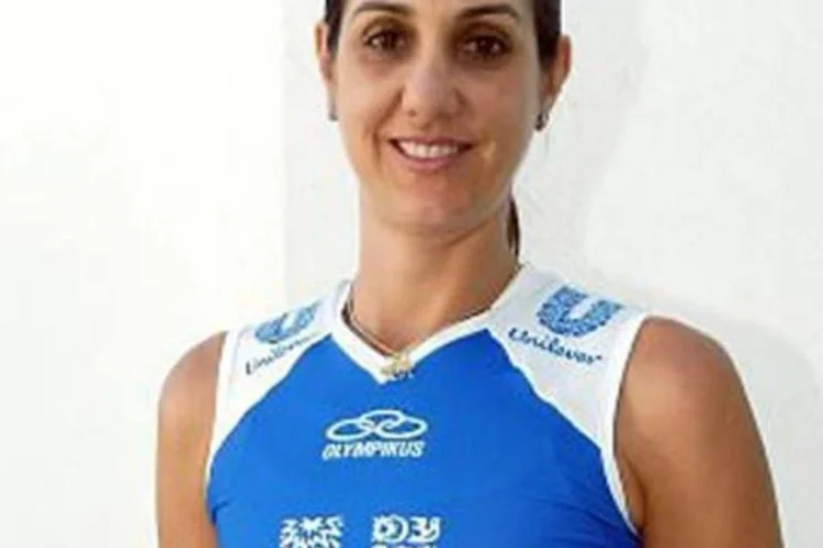 Fernanda Venturini, com uniforme de sua nova equipe, a Unilever (Divulgação)