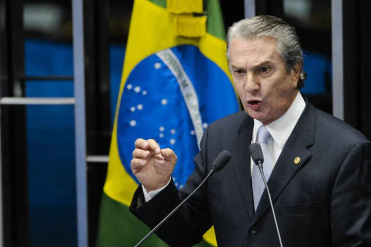 
	&quot;Tudo isso que o Sr. Rodrigo Janot vem fazendo em rela&ccedil;&atilde;o &agrave; minha pessoa de nada adiantar&aacute;, porque ele n&atilde;o me calar&aacute;&quot;, disse Fernando Collor
 (Pedro França/Agência Senado)