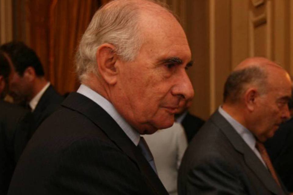Ex-presidente argentino pede desculpas, mas afirma que agiria da mesma forma