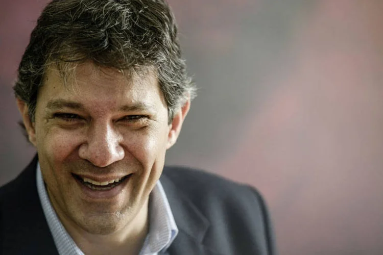 
	Fernando Haddad: &quot;A crise obviamente penaliza todo mundo, mas n&atilde;o podemos desmobilizar em fun&ccedil;&atilde;o dela. N&oacute;s temos que trabalhar mais, porque o resultado vem&quot;
 (Bloomberg)