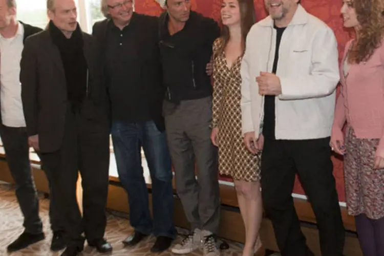 O diretor Fernando Meirelles (segundo a partir da direita) posa para foto com elenco do novo filme (Getty Images)