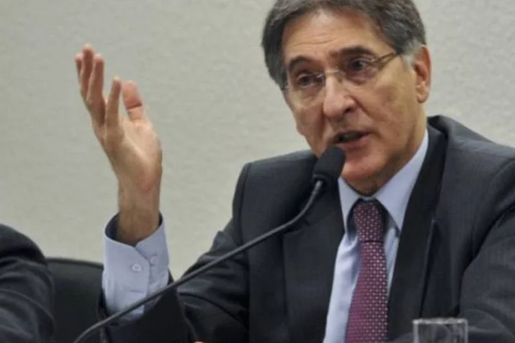 
	Fernando Pimentel: ministro afirmou que viu com &quot;estranheza&quot; a not&iacute;cia de que o governo planeja mudar a comunica&ccedil;&atilde;o com o empresariado para atrair interesse no plano de concess&otilde;es
 (Antonio Cruz/ABr)
