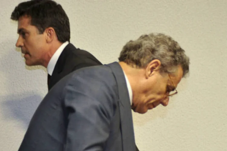 
	Fernando Cavendish, dono da construtora Delta, e seu advogado, T&eacute;cio Lins e Silva, durante depoimentos na CPI do Cachoeira: Cavendish foi convocado para esclarecer a rela&ccedil;&atilde;o entre a Delta e Cachoeira
 (Fabio Rodrigues/Agência Brasil)