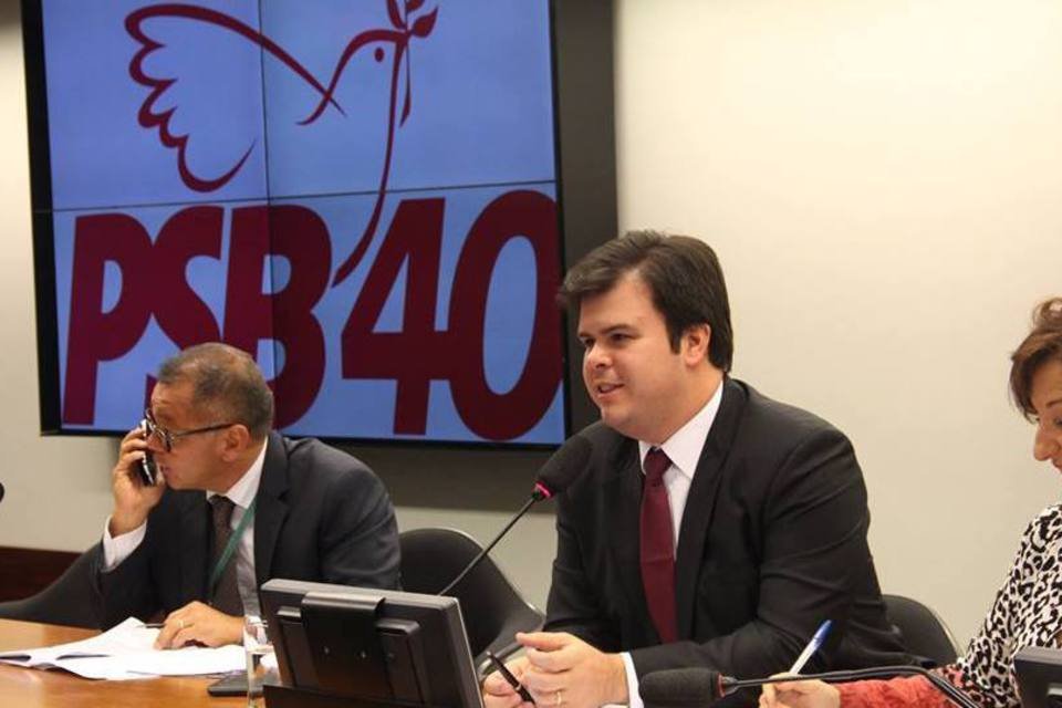 Ministro admite racha no PSB, mas defende apoio ao governo