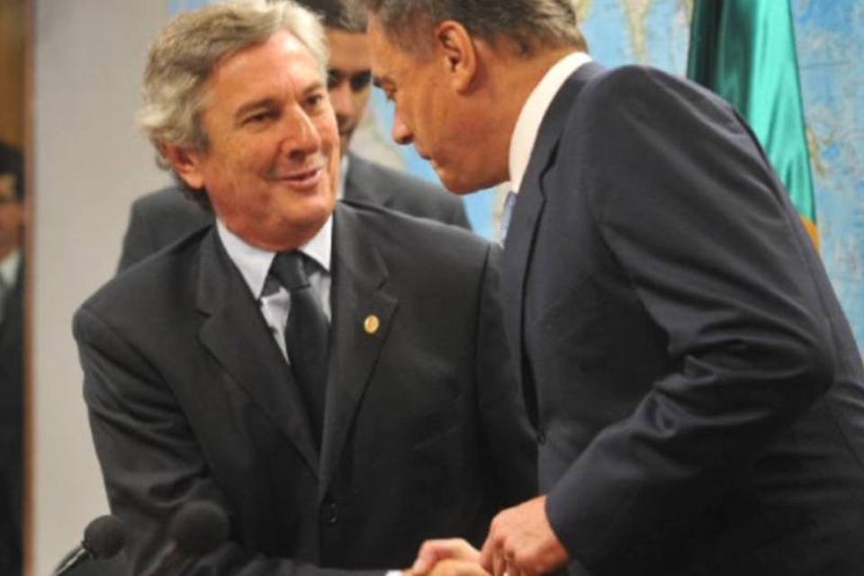 Membros do DEM querem arquivar pendências de Collor