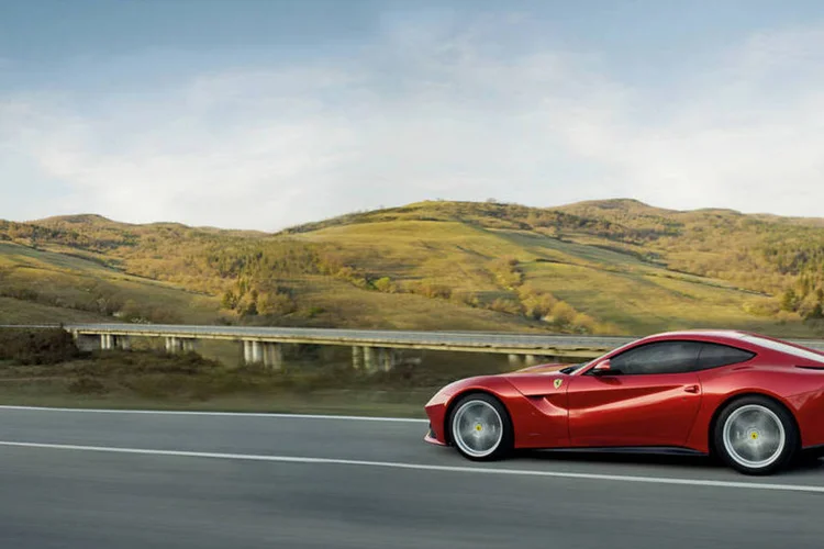
	Carros de luxo: at&eacute; agora foram identificadas 100 pessoas f&iacute;sicas que n&atilde;o declararam os autom&oacute;veis no Imposto de Renda
 (Divulgação/Sala de imprensa Ferrari/Divulgação)