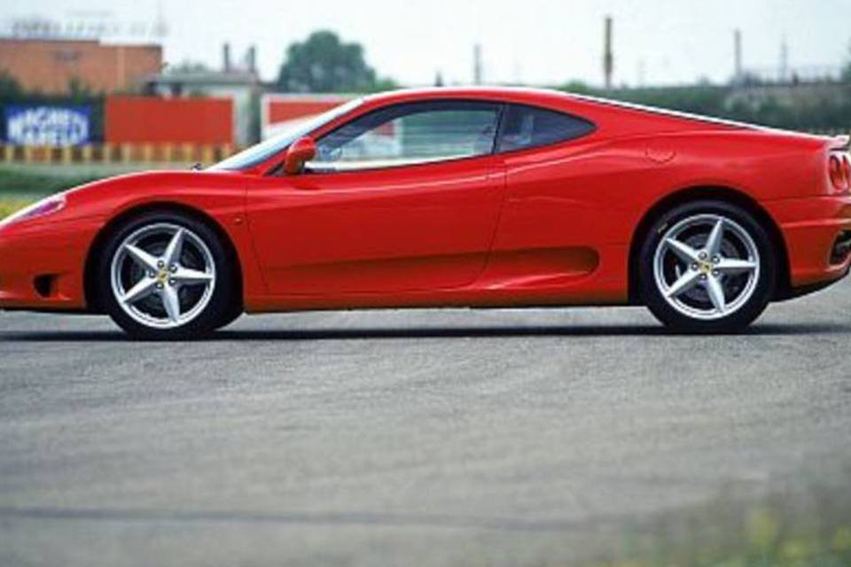 Ferrari faz recall de 1.248 carros que pegaram fogo