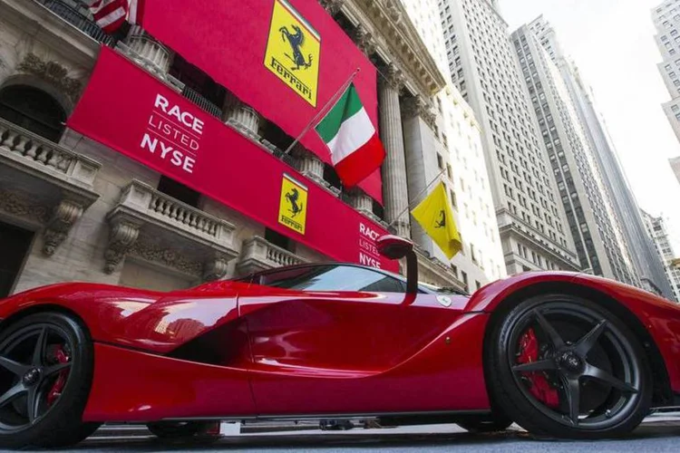 
	Ferraria: a separa&ccedil;&atilde;o entre as duas empresas, anunciada h&aacute; mais de um ano, ocorre ap&oacute;s a Fiat Chrysler vender uma fatia de 10% na Ferrari em outubro
 (Reuters/Lucas Jackson)