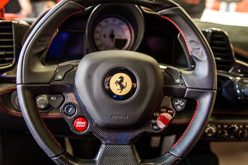 Ferrari anuncia recall de 2.600 carros no mundo todo