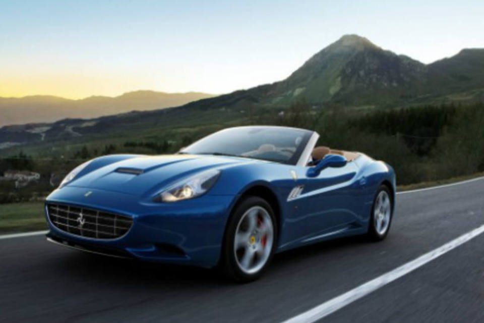 Ferrari mostra a nova California, modelo 2013